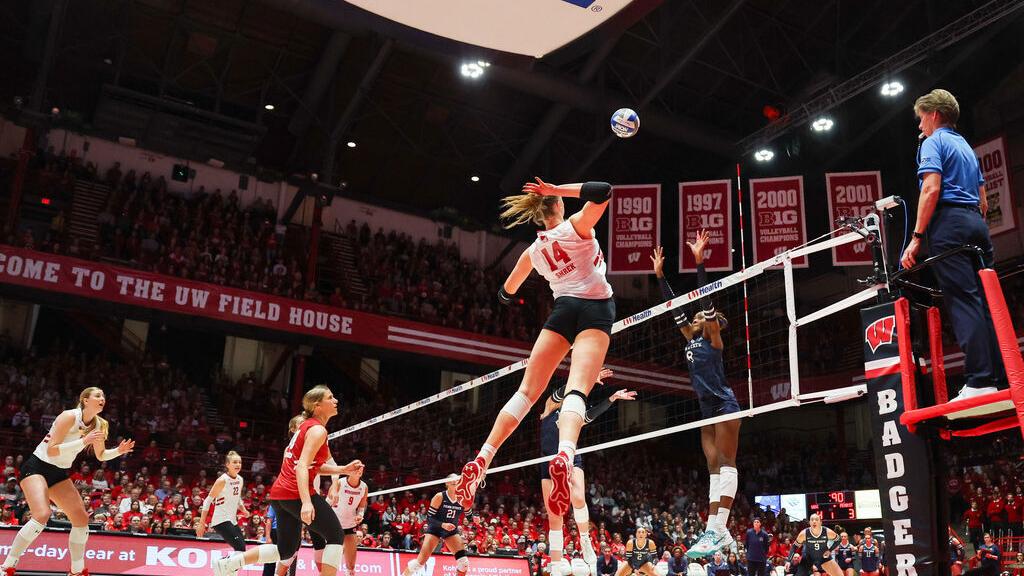 Polzin: How the best version of Anna Smrek can help Wiscosnin volleyball reach its potential